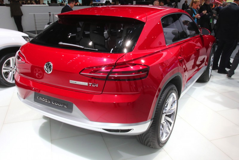 2011 Volkswagen Cross Coupe SUV Concept 19