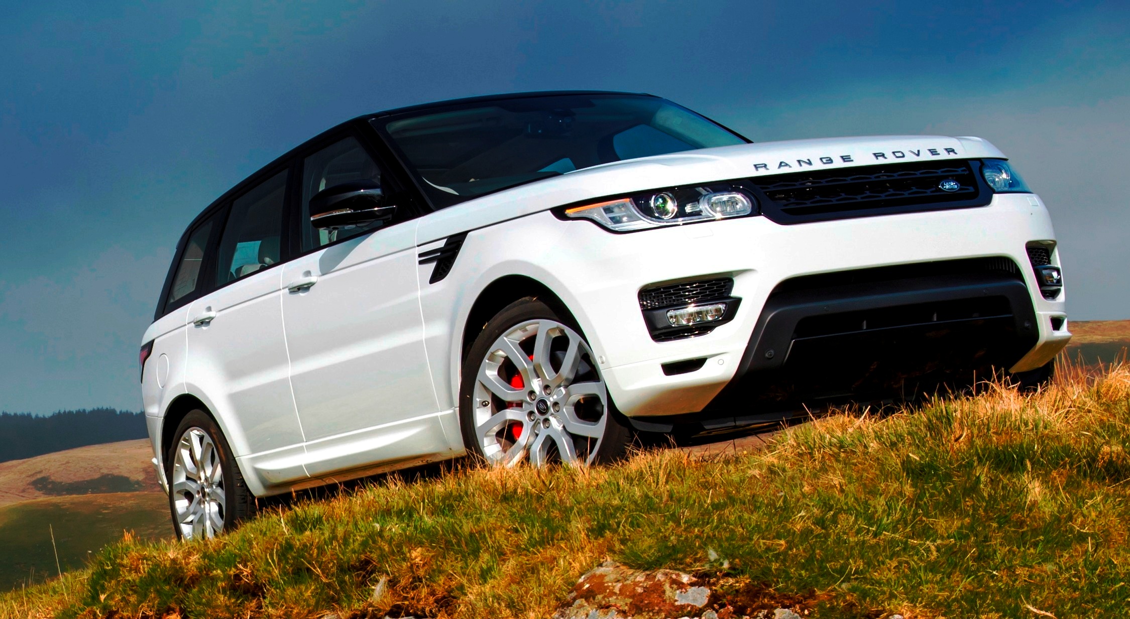 CarRevsDaily.com-2014-Range-Rover-Sport-Fuji-White-Driven-Contest381.jpg