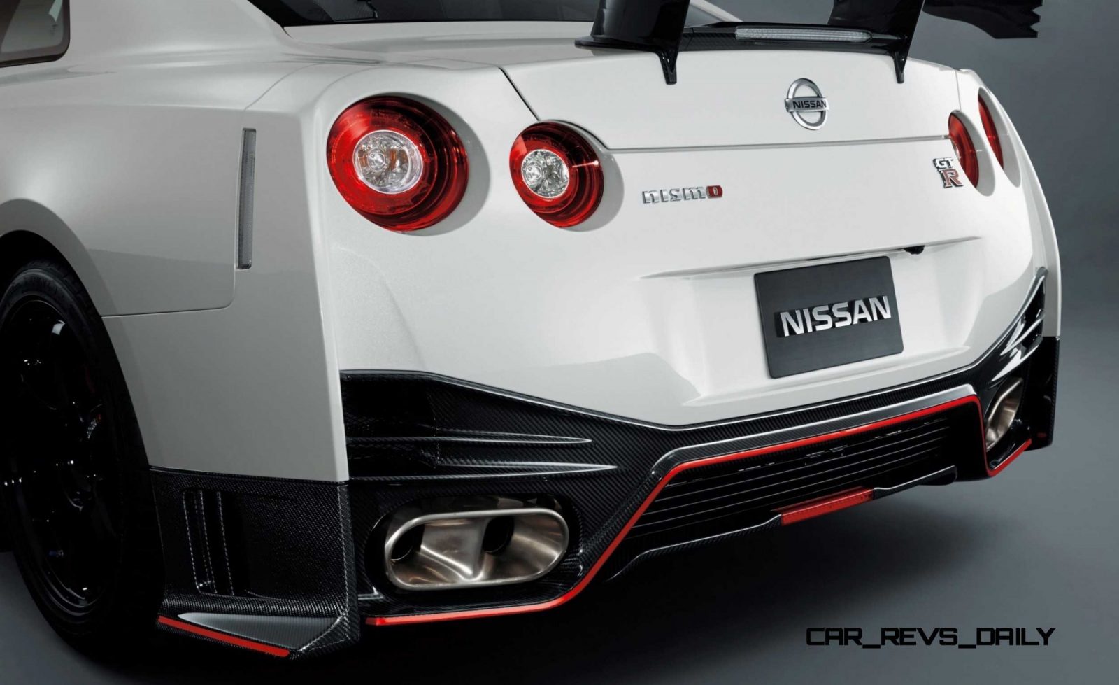 2014 GT-R + 2015 GT-R NISMO Now Far More Beautiful ...