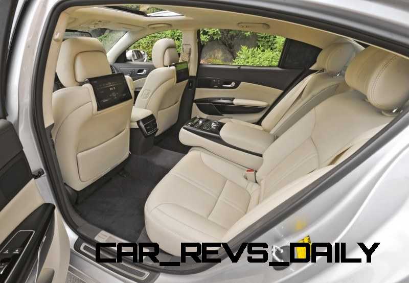 2013-kia-quoris-rearseat