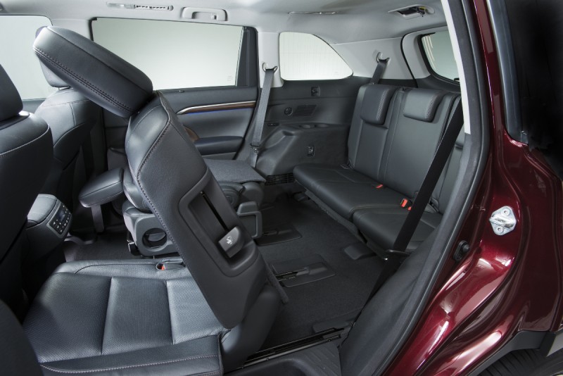 CarRevsDaily - 2014 Toyota Highlander Interior Photo10