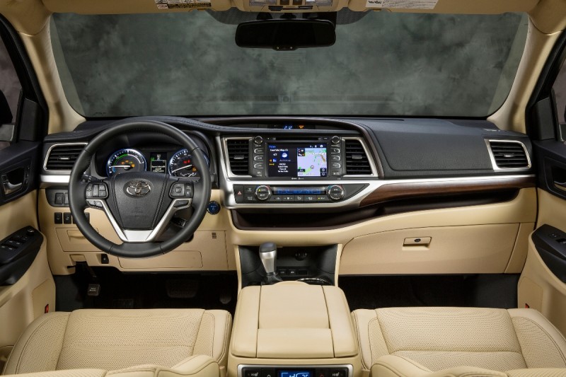 CarRevsDaily - 2014 Toyota Highlander Interior Photo15