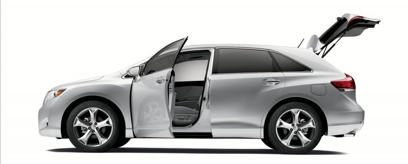 venza-silver-open-trunk