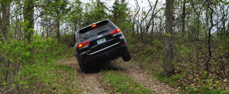 2014 Jeep Grand Cherokee Shows Its Trail Rated Skills Off-Road 1