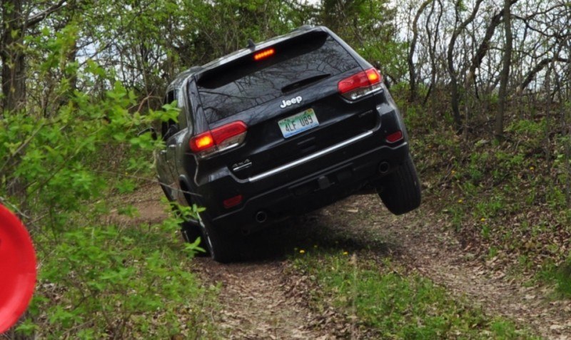 2014 Jeep Grand Cherokee Shows Its Trail Rated Skills Off-Road 2
