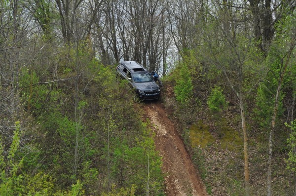 2014 Jeep Grand Cherokee Shows Skills Off Road