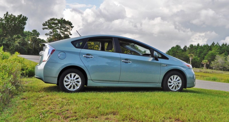 2014 Toyota Prius Plug-in Hybrid 14