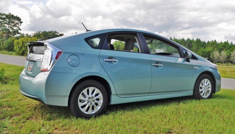 2014 Toyota Prius Plug-in Hybrid 15