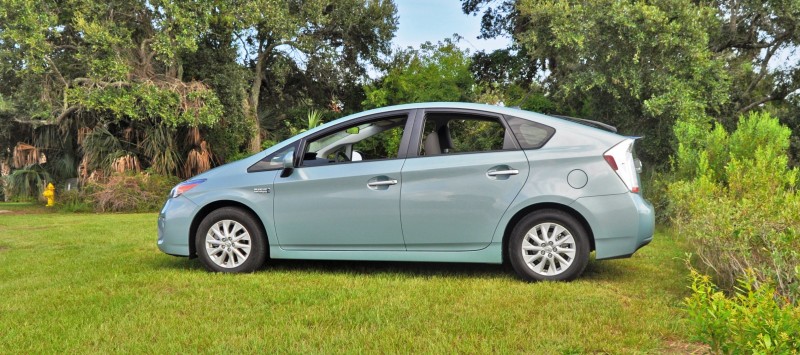 2014 Toyota Prius Plug-in Hybrid 16