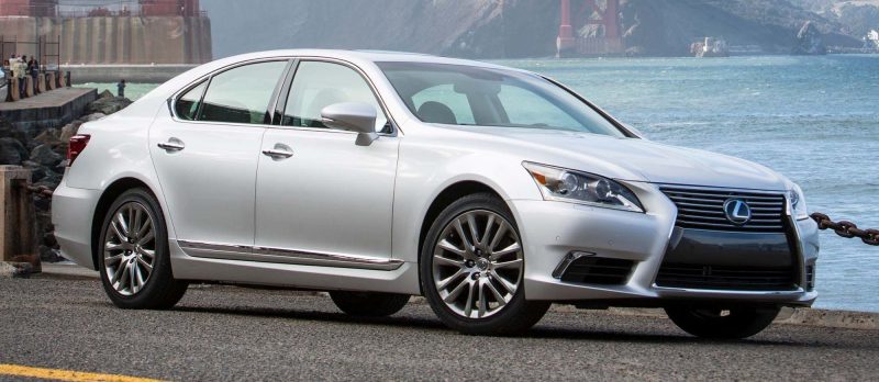 2013_Lexus_LS_460_010