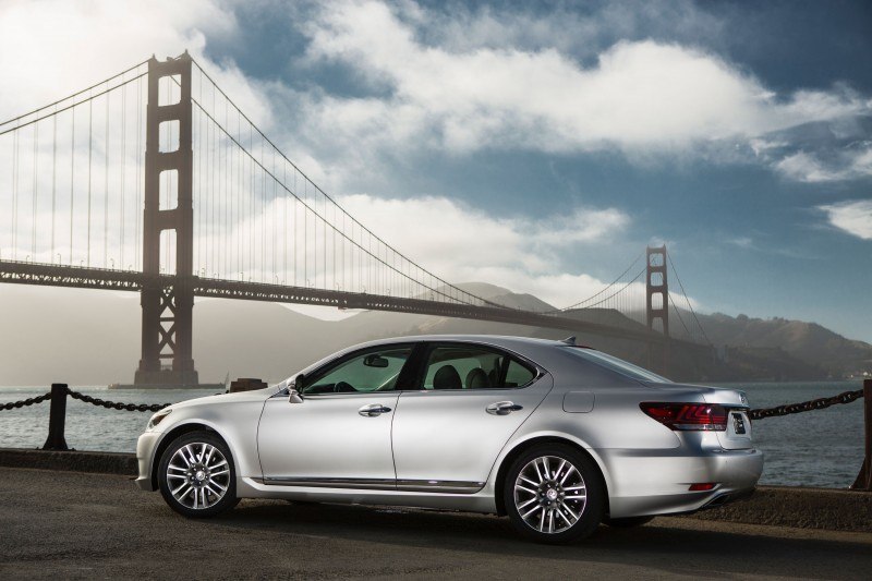 2013_Lexus_LS_460_012