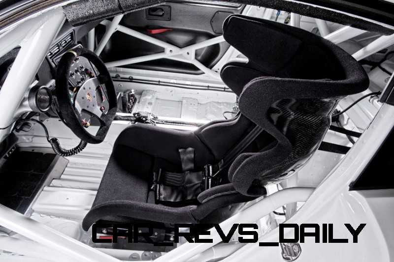 911 RSR Interior 2