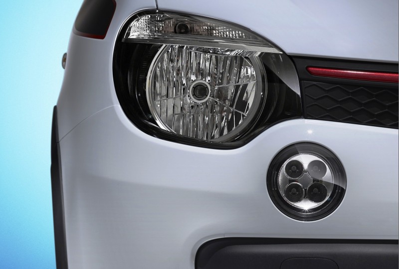 All-New Renault Twingo Packs Rear Engine, Four Doors and Cute New Style 10