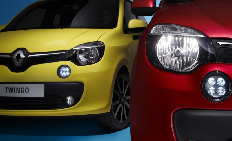 All-New Renault Twingo Packs Rear Engine, Four Doors and Cute New Style 7