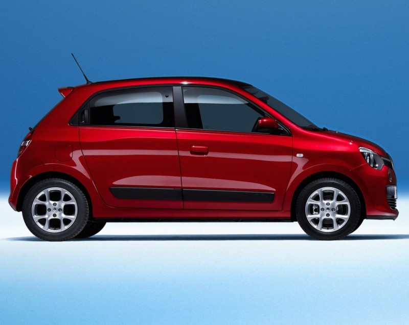 All-New Renault Twingo Packs Rear Engine, Four Doors and Cute New Style 8