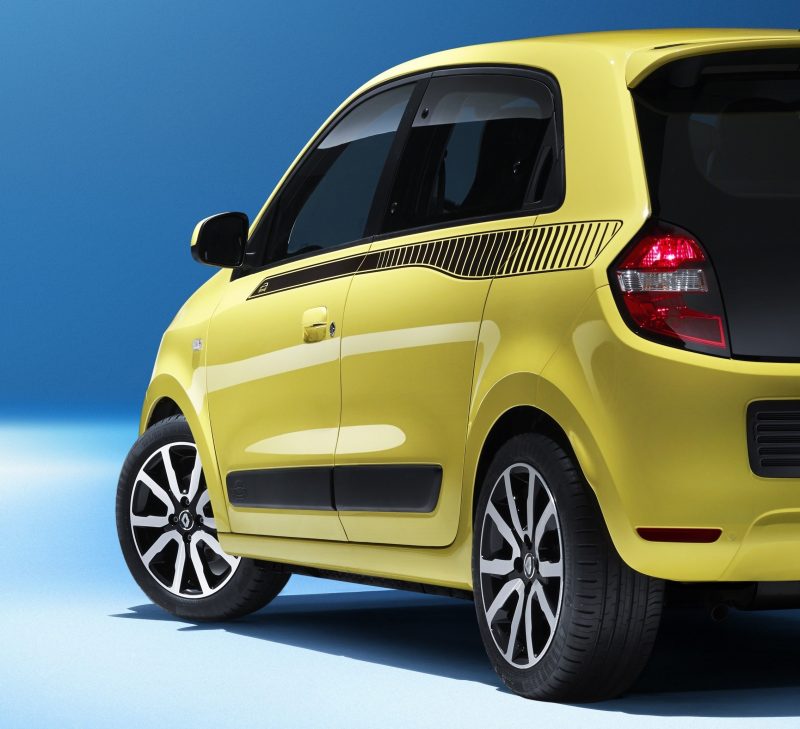 All-New Renault Twingo Packs Rear Engine, Four Doors and Cute New Style 8a