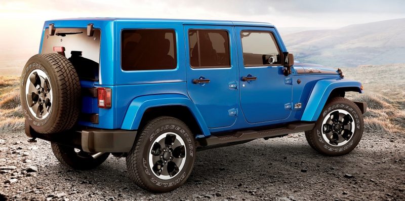 Car-Revs-Daily.com -- Buyers Guide to 2014 JEEP Wrangler Trims, Tops and Doors 112