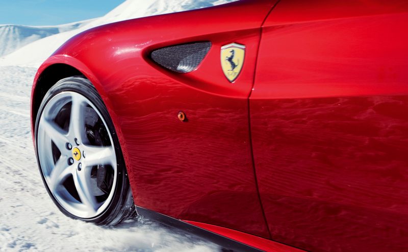 Car-Revs-Daily.com -- Ferrari FF is Monday-Sunday V12 Supercar 208