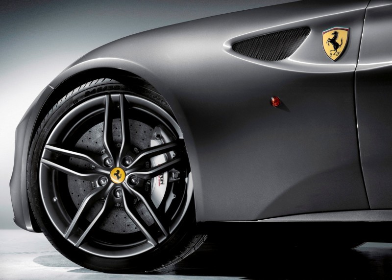 Car-Revs-Daily.com -- Ferrari FF is Monday-Sunday V12 Supercar 231