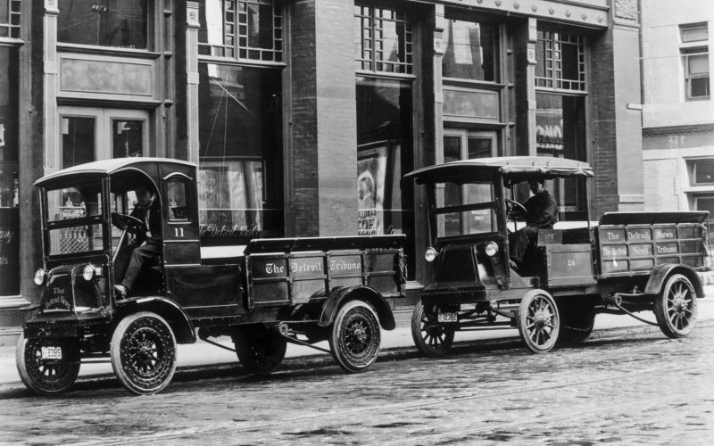 1914-GMC-Model-2B-and-4A-Electric-Flareboard-Delivery