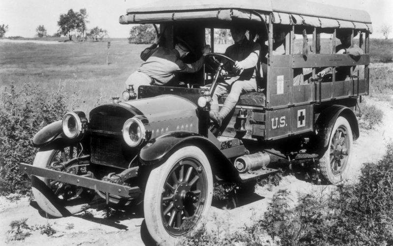 1918-US-Ambulance