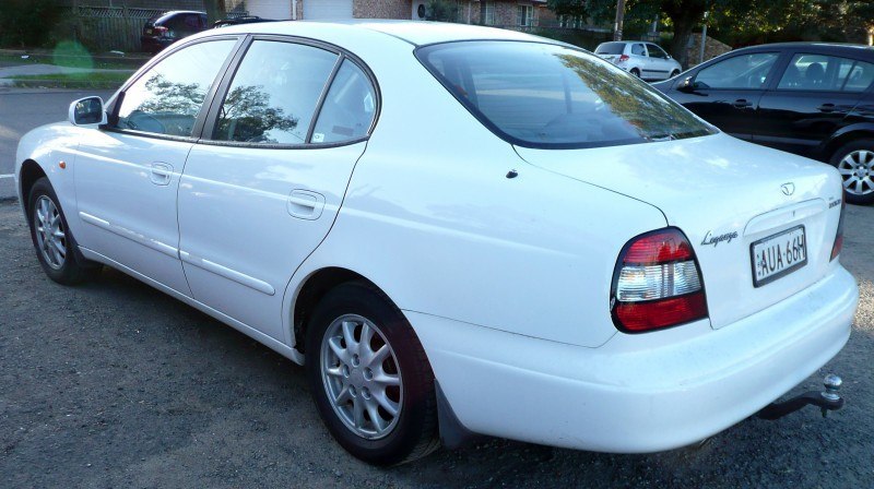 2001-2002_Daewoo_Leganza_(V100)_sedan_01