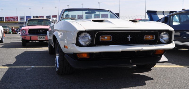 Car-Revs-Daily.com 1972 Ford Mustang Convertible 3