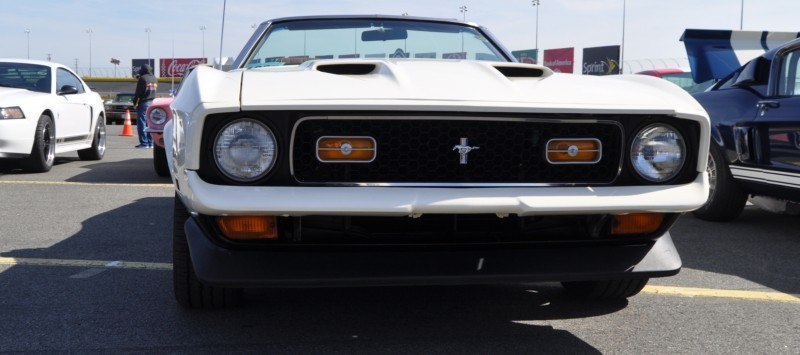 Car-Revs-Daily.com 1972 Ford Mustang Convertible 4