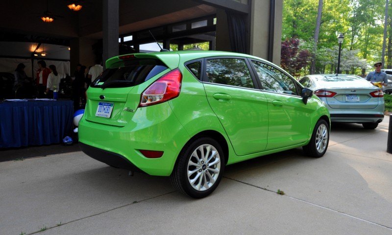 Car-Revs-Daily.com 2014 FORD Fiesta 6