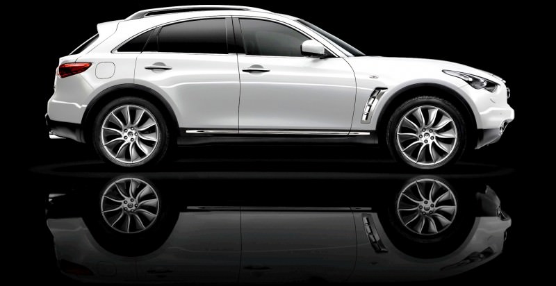 infiniti_fx_black_and_white_2