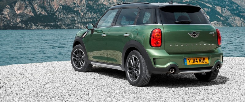 Car-Revs-Daily.com 2015 MINI Countryman Facelifted with LED and Dark Style Updates 2