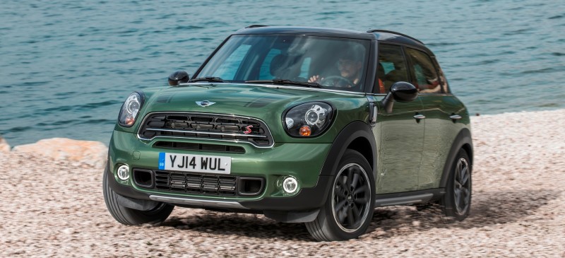 Car-Revs-Daily.com 2015 MINI Countryman Facelifted with LED and Dark Style Updates 20