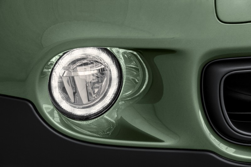 Car-Revs-Daily.com 2015 MINI Countryman Facelifted with LED and Dark Style Updates 23