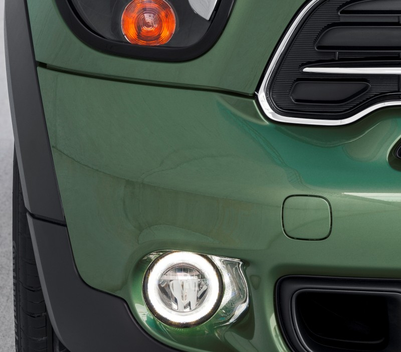 Car-Revs-Daily.com 2015 MINI Countryman Facelifted with LED and Dark Style Updates 24