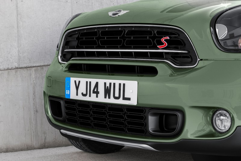 Car-Revs-Daily.com 2015 MINI Countryman Facelifted with LED and Dark Style Updates 25