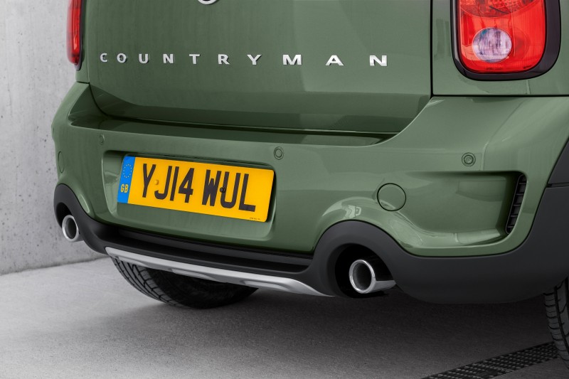 Car-Revs-Daily.com 2015 MINI Countryman Facelifted with LED and Dark Style Updates 27