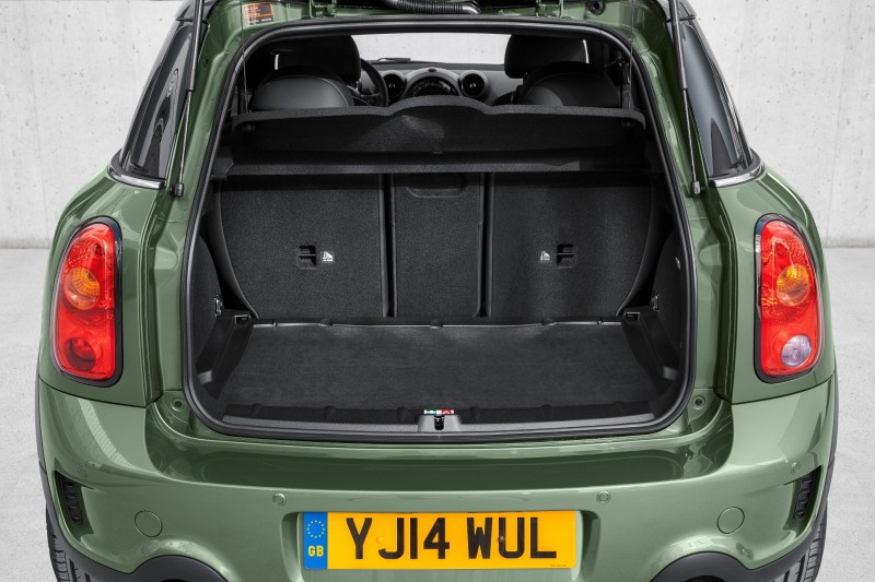 Car-Revs-Daily.com 2015 MINI Countryman Facelifted with LED and Dark Style Updates 32