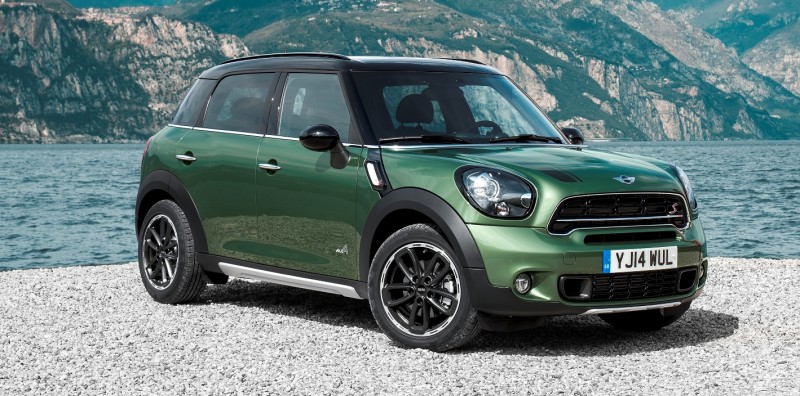 Car-Revs-Daily.com 2015 MINI Countryman Facelifted with LED and Dark Style Updates 6