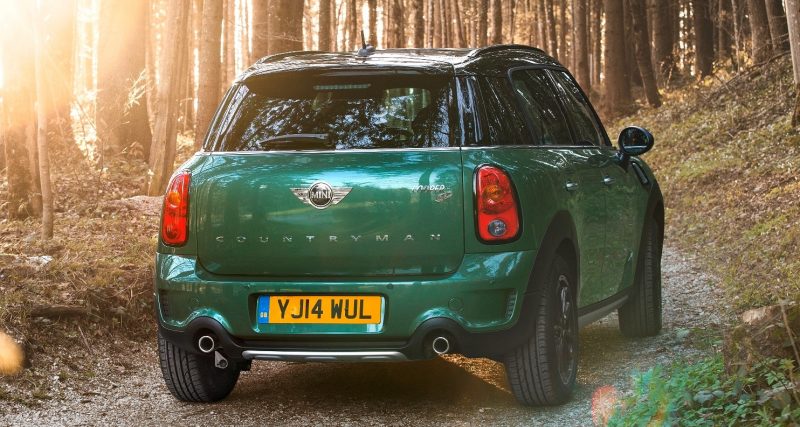 Car-Revs-Daily.com 2015 MINI Countryman Facelifted with LED and Dark Style Updates 8