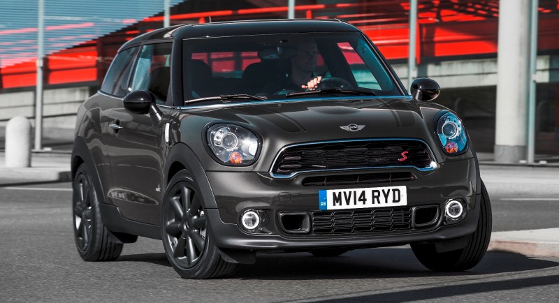 Car-Revs-Daily.com - 2015 MINI PACEMAN LED and Dark Style Updates 19