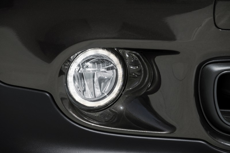 Car-Revs-Daily.com - 2015 MINI PACEMAN LED and Dark Style Updates 21