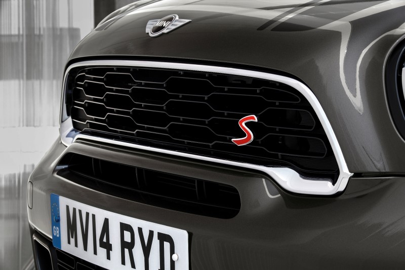 Car-Revs-Daily.com - 2015 MINI PACEMAN LED and Dark Style Updates 24