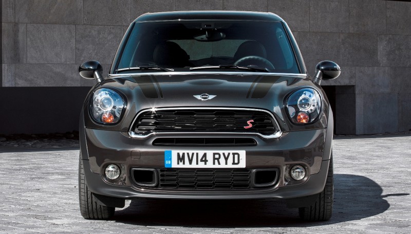 Car-Revs-Daily.com - 2015 MINI PACEMAN LED and Dark Style Updates 4