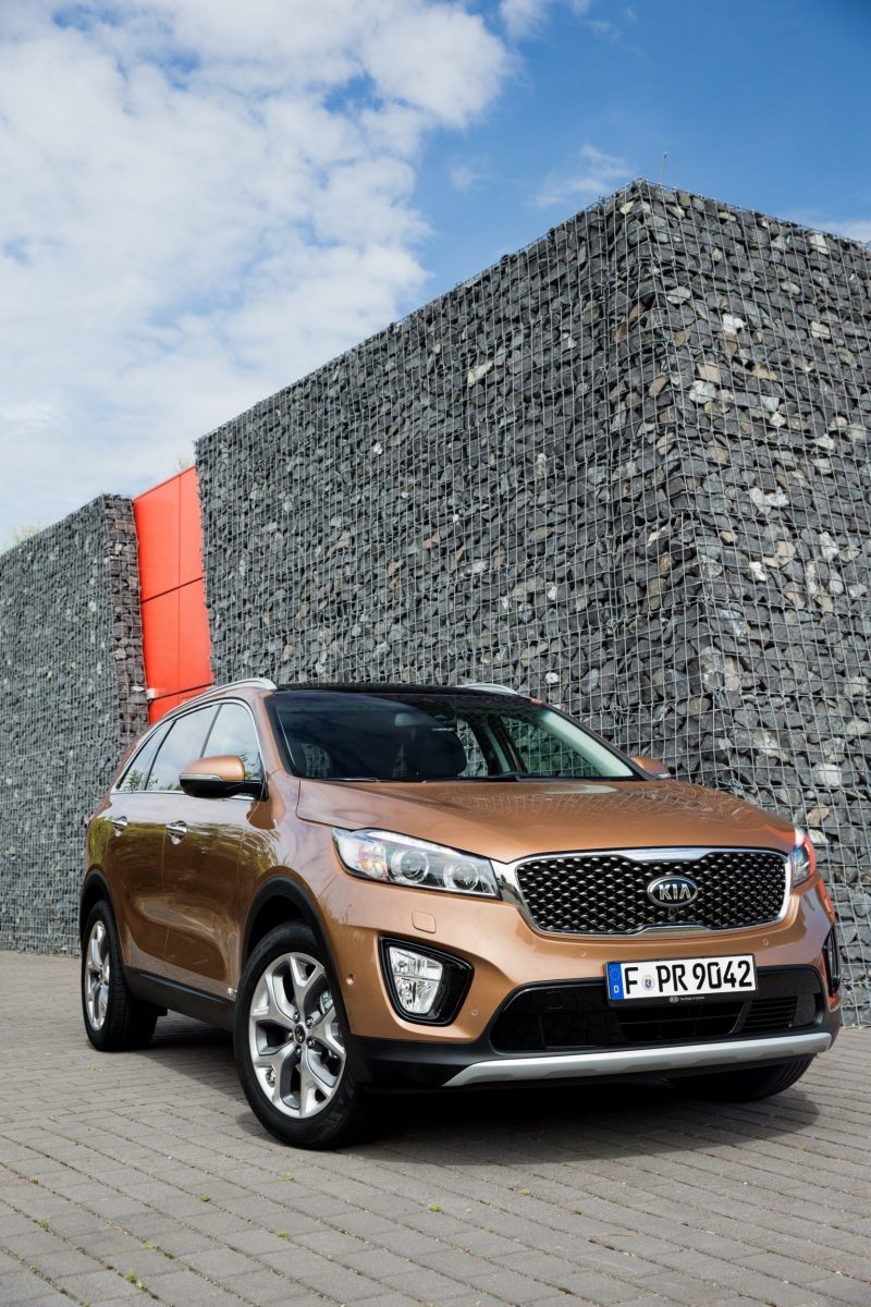 2016 Kia Sorento Debuts in Paris With Jaguar-Baiting Style at Ford Prices 34