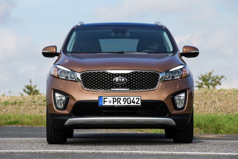 2016 Kia Sorento Debuts in Paris With Jaguar-Baiting Style at Ford Prices 35