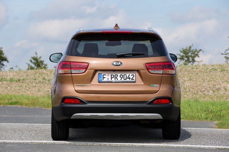2016 Kia Sorento Debuts in Paris With Jaguar-Baiting Style at Ford Prices 38