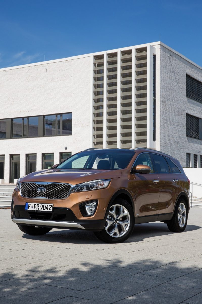 2016 Kia Sorento Debuts in Paris With Jaguar-Baiting Style at Ford Prices 45