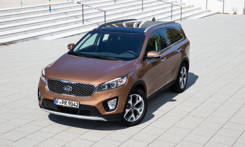 2016 Kia Sorento Debuts in Paris With Jaguar-Baiting Style at Ford Prices 47