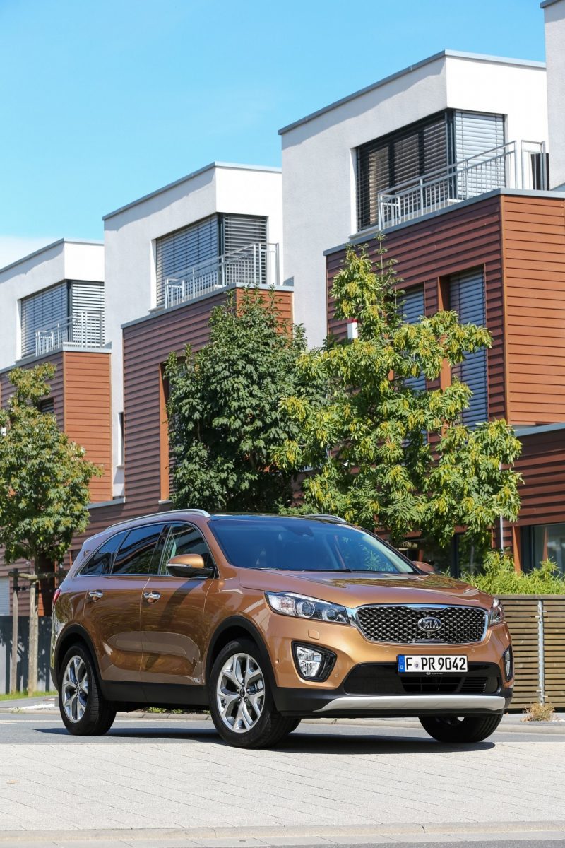 2016 Kia Sorento Debuts in Paris With Jaguar-Baiting Style at Ford Prices 52