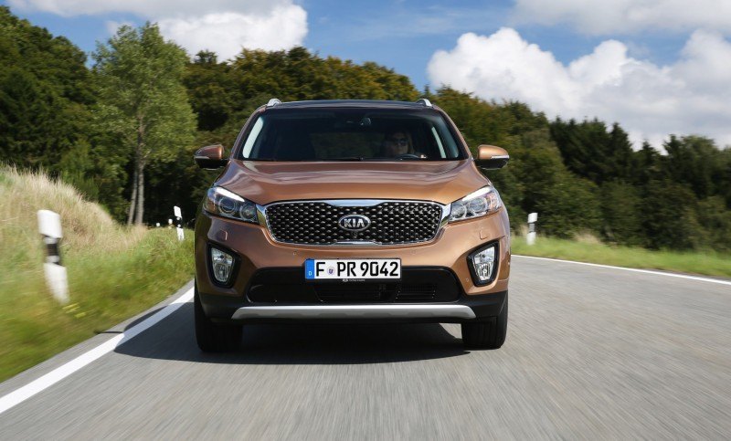 2016 Kia Sorento Debuts in Paris With Jaguar-Baiting Style at Ford Prices 56